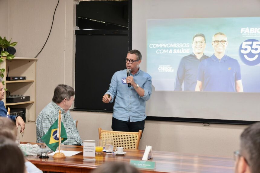 O governador e candidato à reeleição Fábio Mitidieri durante roda de conversa na Somese