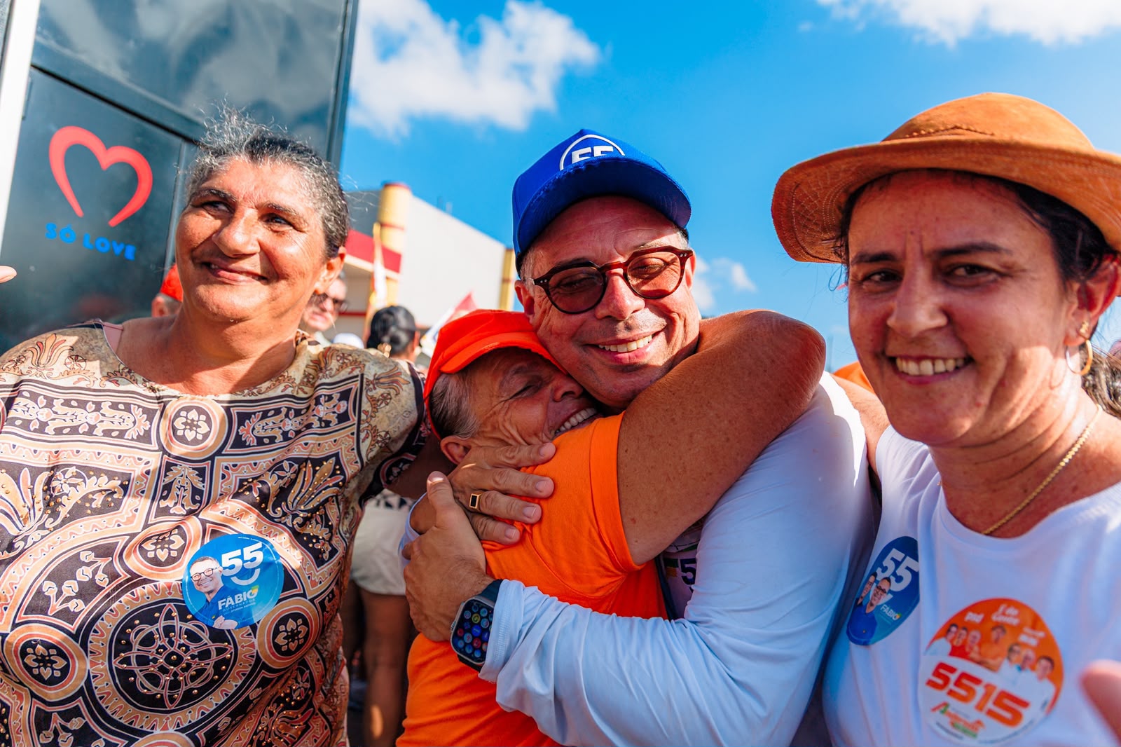 O governador e candidato à reeleição Fábio Mitidieri durante agenda de campanha