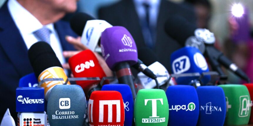 Fenaj cobra compromisso de candidatos contra precarização do jornalismo