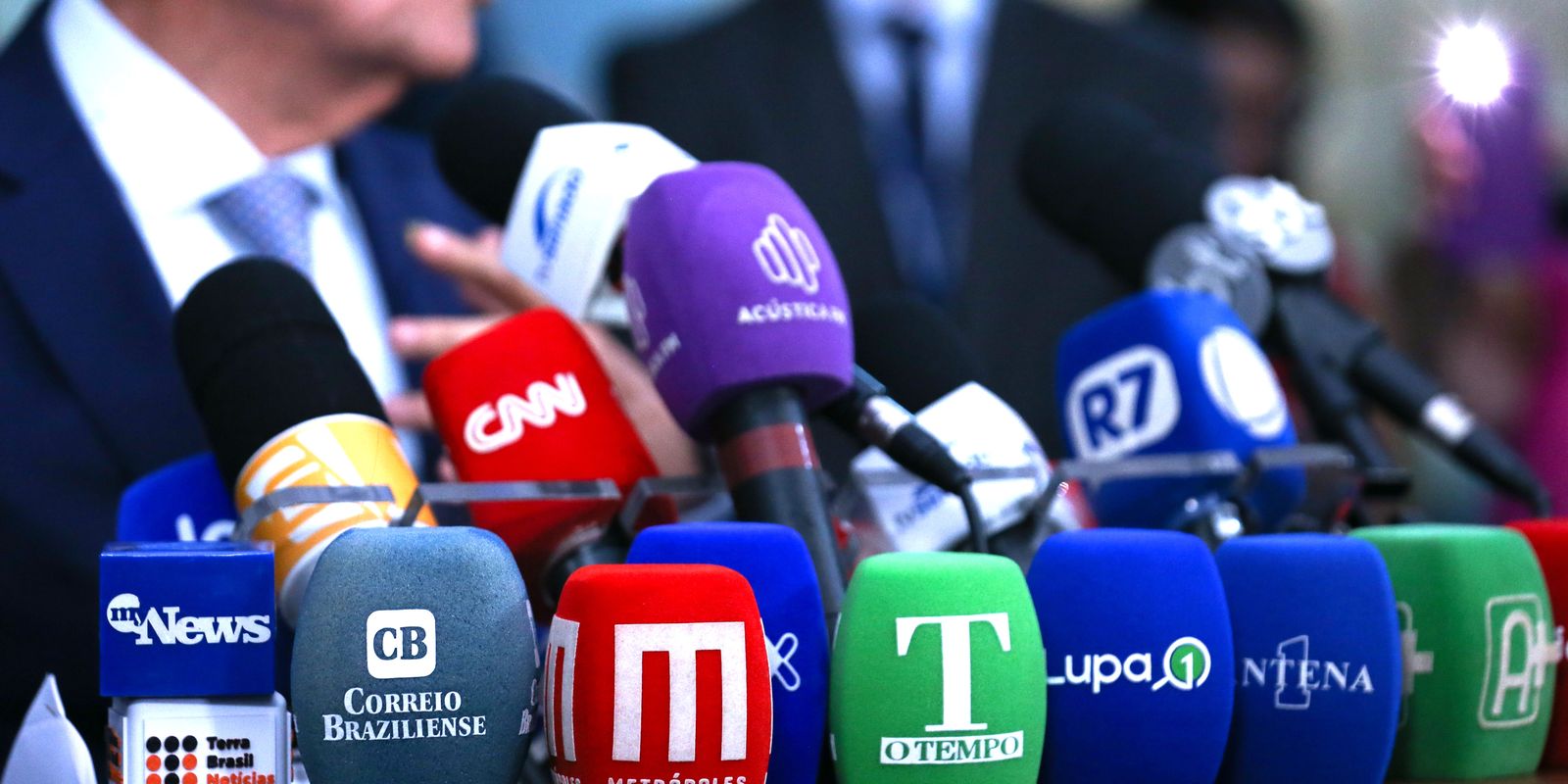 Fenaj cobra compromisso de candidatos contra precarização do jornalismo