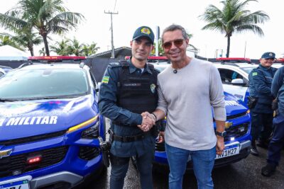 Governador Fábio Mitidieri com forças de segurança de Sergipe