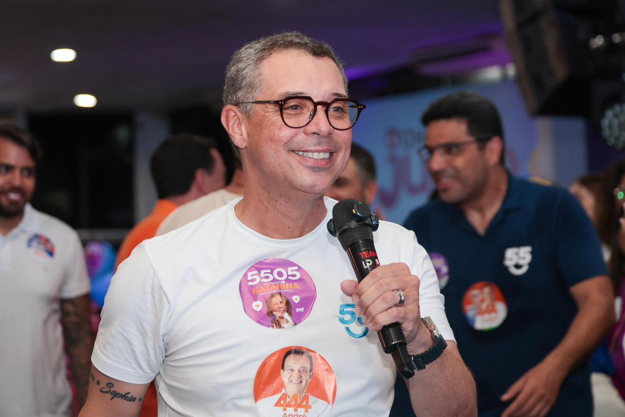 Governador Fábio Mitidieri e a deputada federal Delegada Katarina em ato de campanha em Aracaju