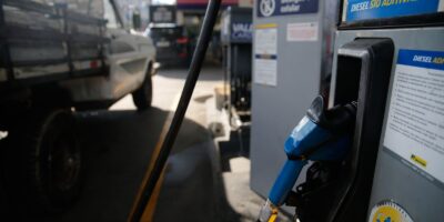 Governo corta imposto da gasolina e libera subsídio de R$ 1 ao diesel