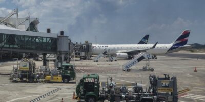 Guerra no Oriente Médio eleva preço do combustível de aviões em 13,9%
