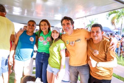Gustinho Ribeiro e Hilda Ribeiro no desfile de 7 de Setembro, em Lagarto