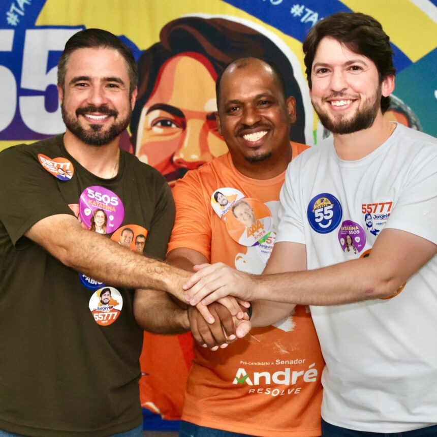 O deputado estadual Jorginho Araujo durante encontro no Conjunto Veneza, em Aracaju