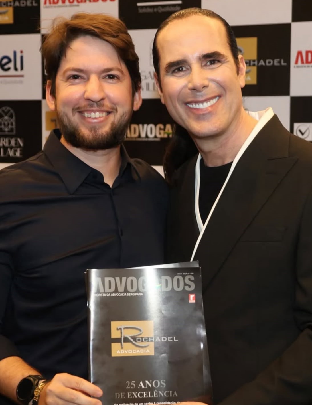 Jorginho Araujo apresenta propostas em Socorro e no Siqueira Campos 3 Jorginho Araujo e o advogado Julio Rochadel no lançamento da Revista Advogados