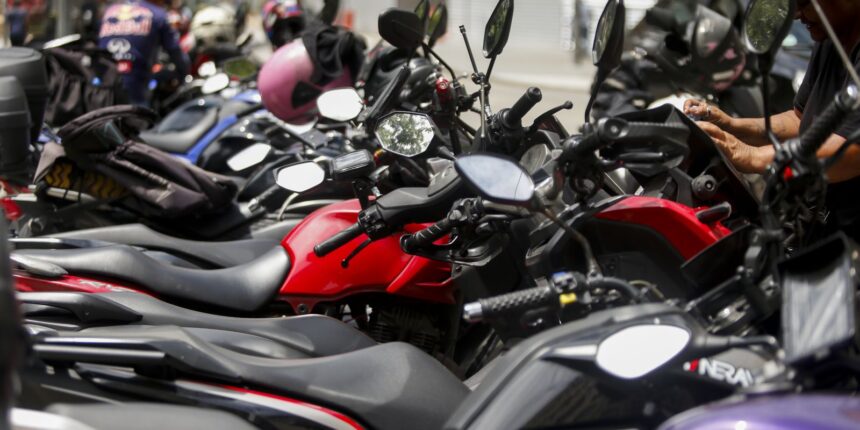 Lei libera R$ 30 bi para financiar veículos de taxistas e entregadores