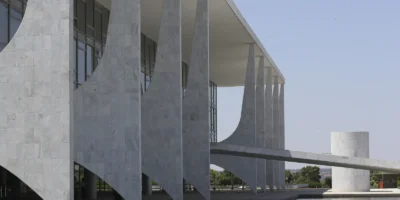 Lula acaba com taxa sobre compras internacionais de até US$ 50