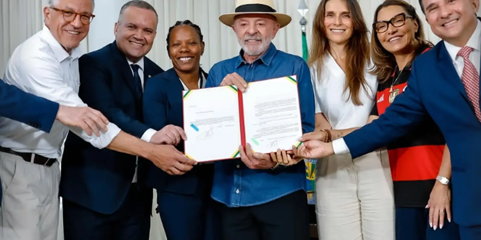 Lula sanciona regras permanentes para fortalecer o futebol feminino