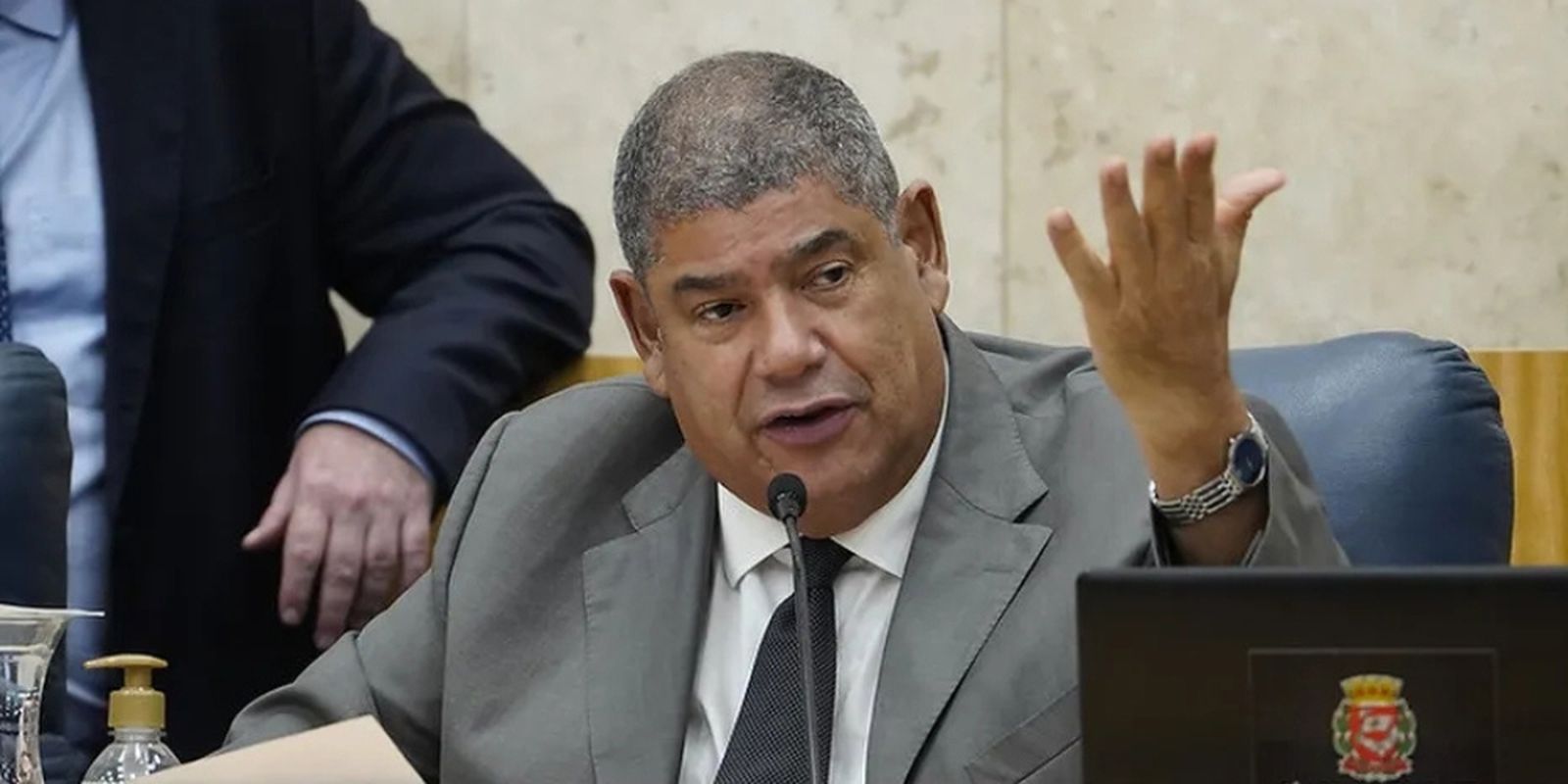 Milton Leite se entrega após investigação sobre influência do PCC em ônibus