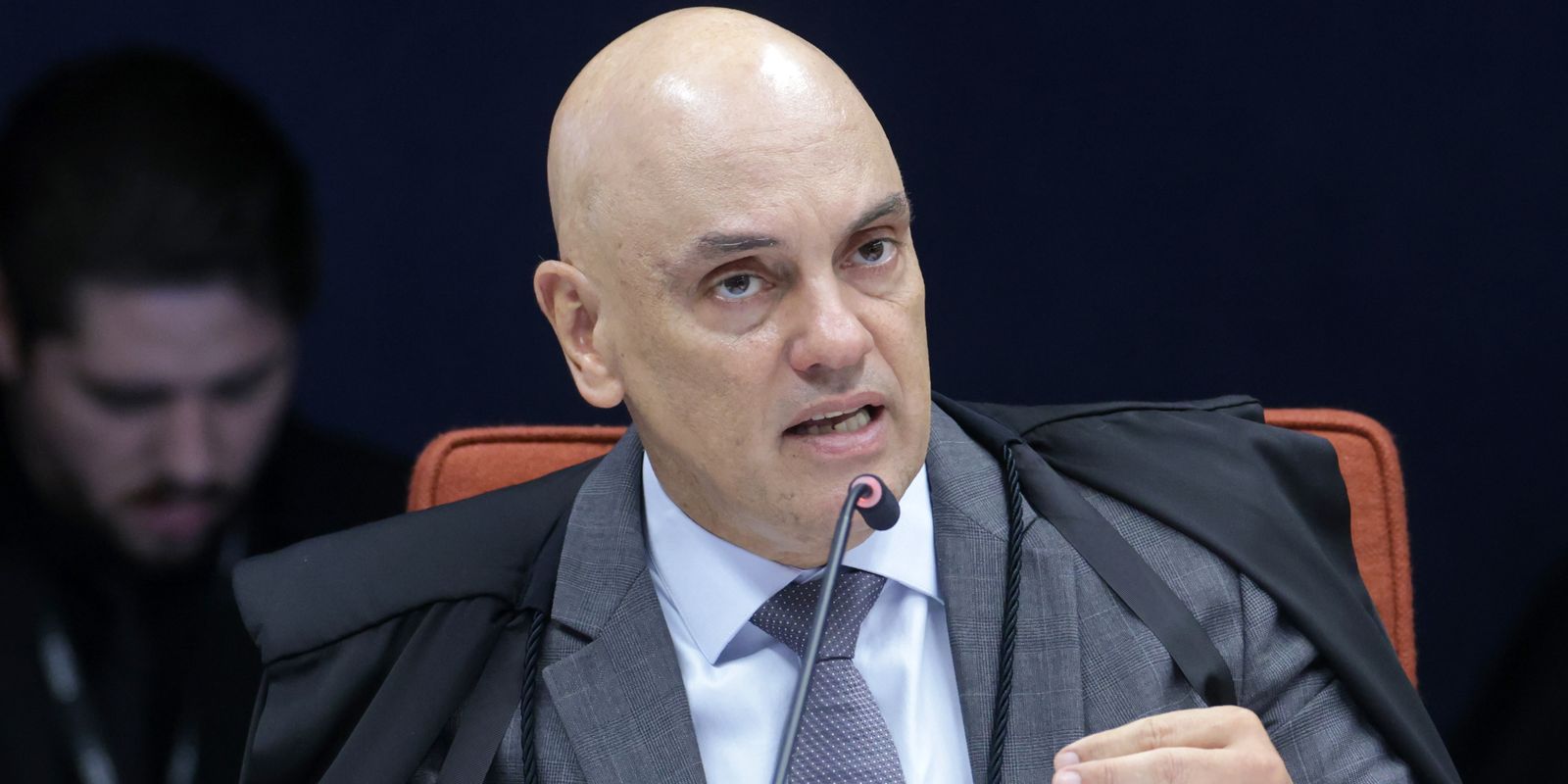 Moraes assume ação por registros do Senado que citam esposa e Vorcaro