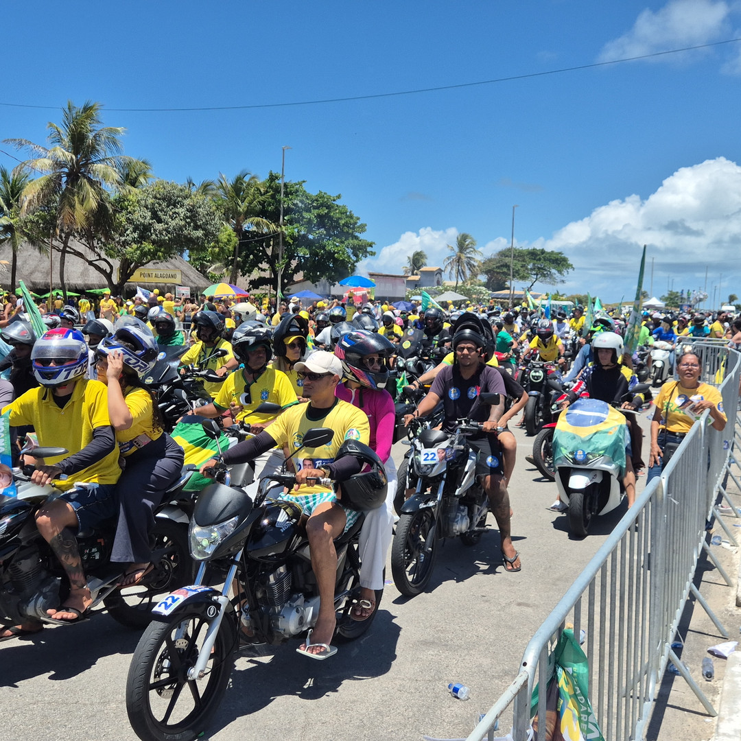 Motociata de Flávio Bolsonaro na Orla de Atalaia, em Aracaju