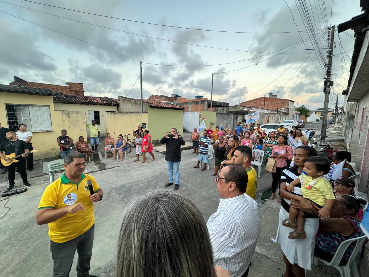 Comunidade do Fernando Collor declara apoio à reeleição de Netinho Guimarães 2 Moradores do Conjunto Fernando Collor, em Nossa Senhora do Socorro, durante encontro de apoio à reeleição de Netinho Guimarães