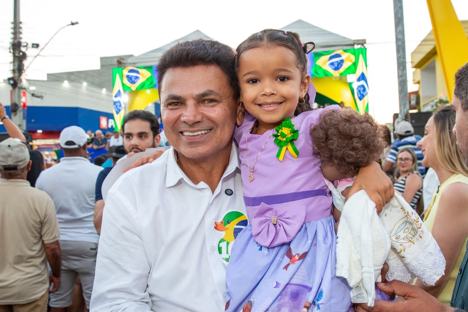 Candidato ao Governo de Sergipe Valmir de Francisquinho em agenda de campanha