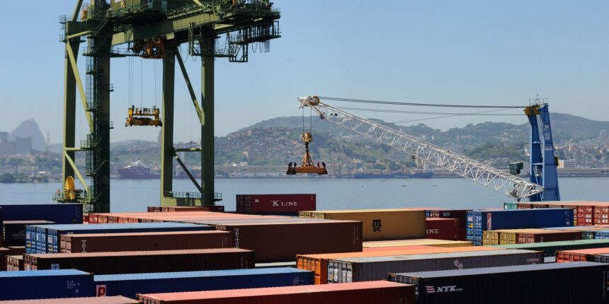 Petróleo e soja elevam superávit brasileiro a US$ 7,4 bilhões