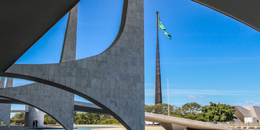 Quem responde pela segurança? Veja o papel de presidente e governador