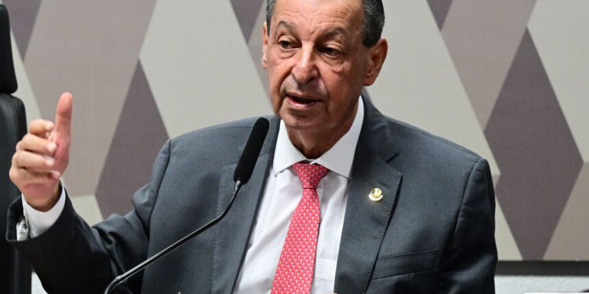 Relator mantém fim da escala 6x1 e derruba 36 emendas à PEC