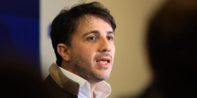 Renan Santos propõe tirar reajuste real de benefícios e mexer em pisos