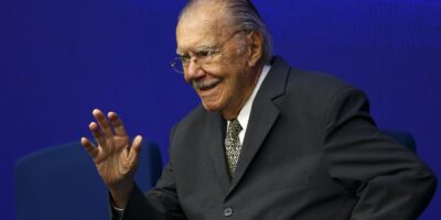 Sarney trata pneumonia no Sírio-Libanês após transferência para São Paulo