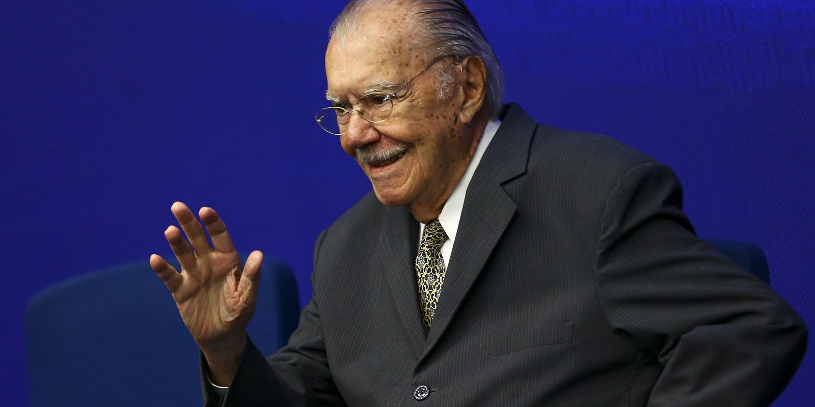 Sarney trata pneumonia no Sírio-Libanês após transferência para São Paulo