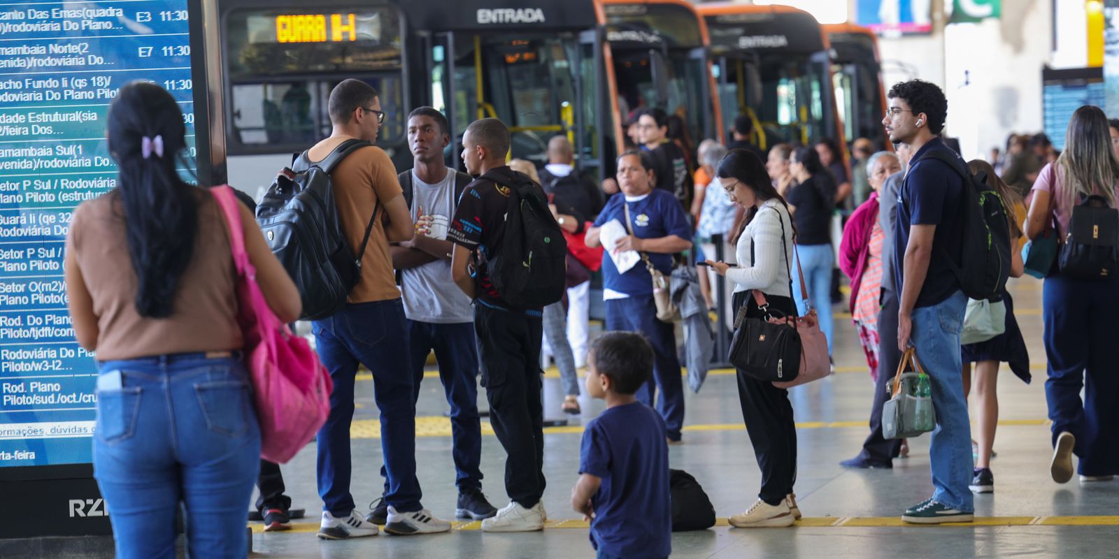 Serviços interrompem avanço em julho e ficam 0,2% abaixo do recorde