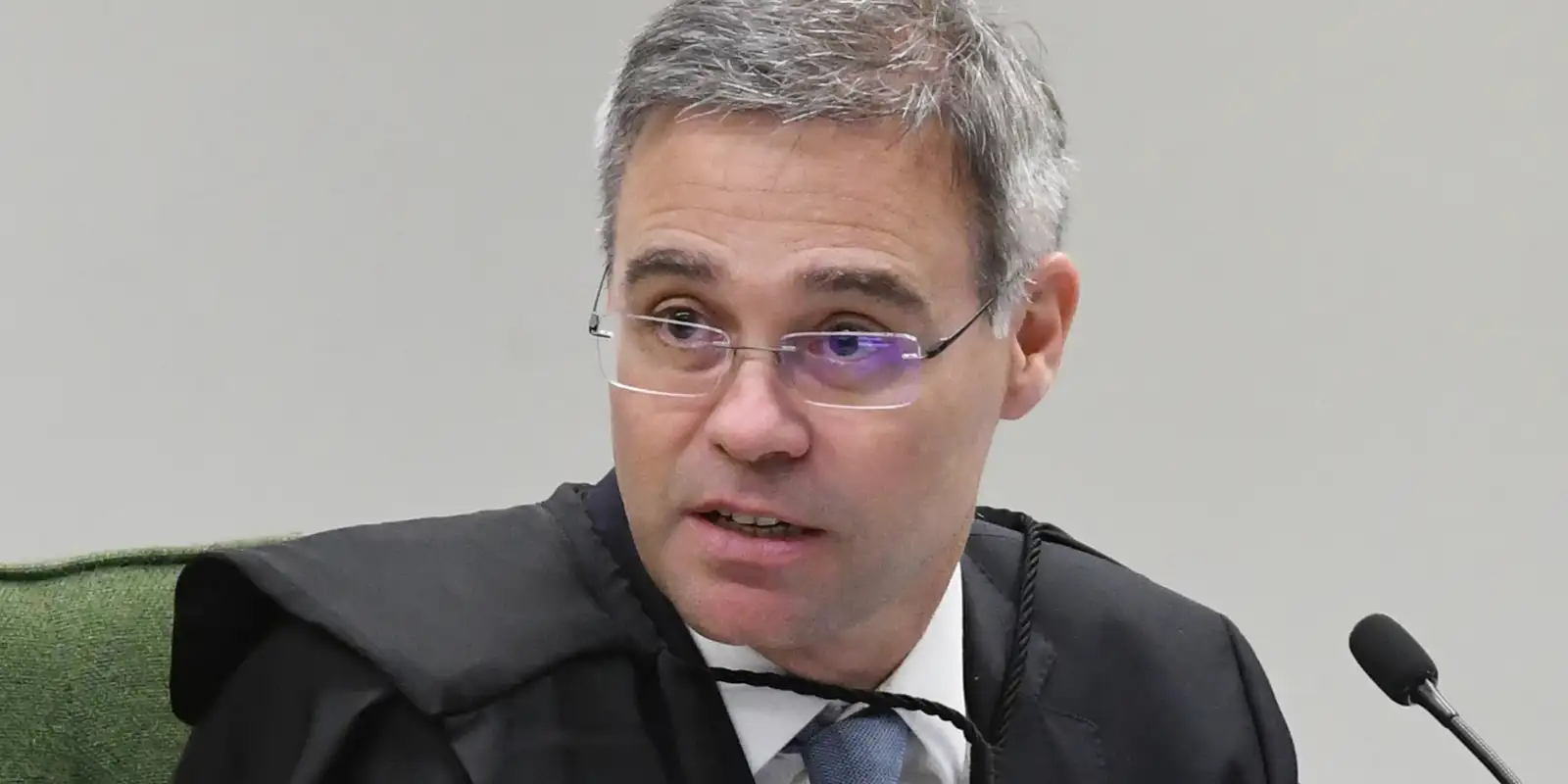 TSE mantém bloqueio de posts sobre Flávio Bolsonaro e Nossa Senhora