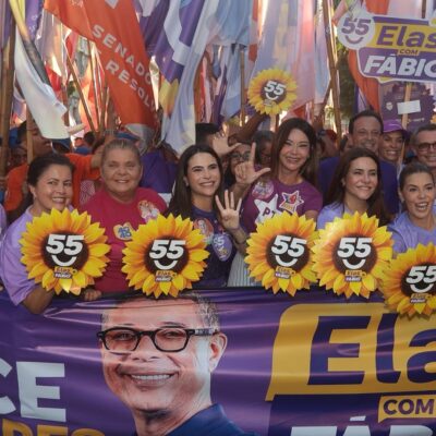 A deputada federal Yandra Moura durante caminhada no Centro de Aracaju