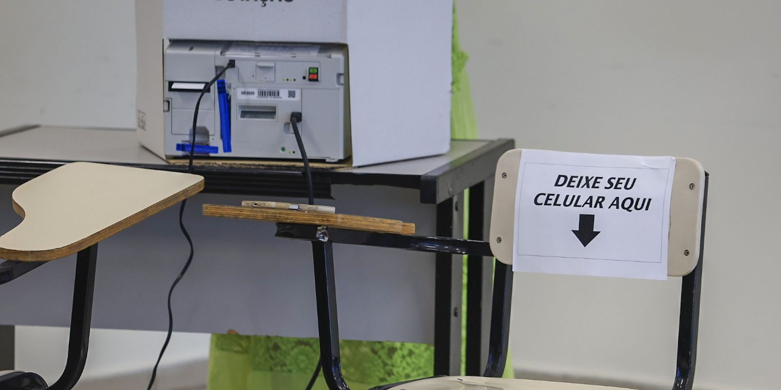 Eleitores formam filas antes da abertura das urnas em Fortaleza