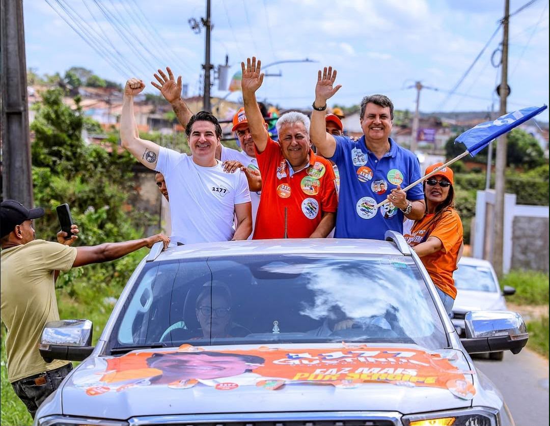 Gustinho Ribeiro durante a carreata de encerramento de campanha em Estância