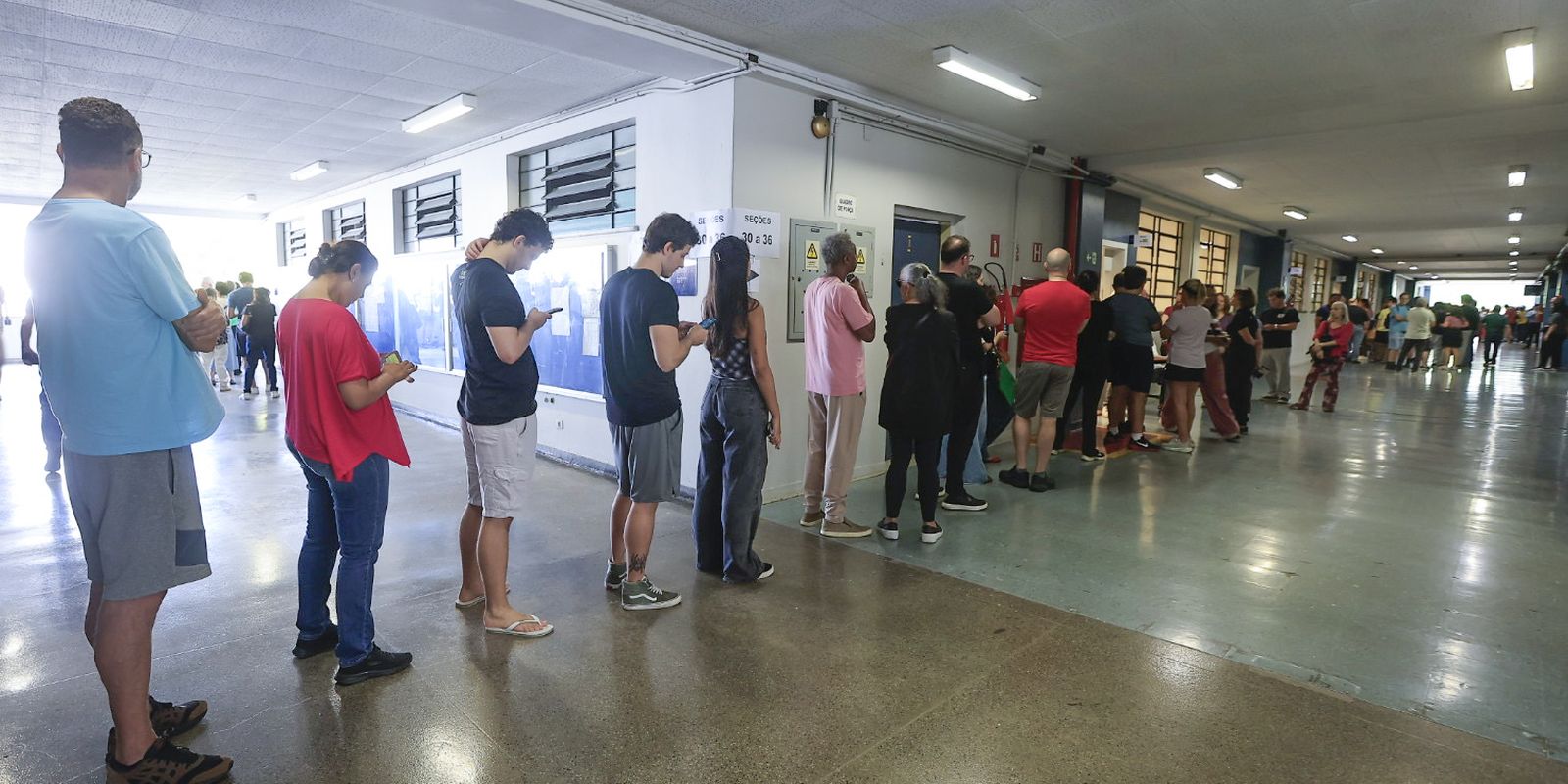 PM detém 34 por crimes eleitorais em SP; chuvas matam duas pessoas