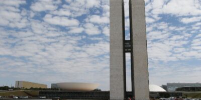 Senado vota PEC que reduz jornada e acaba com escala 6x1