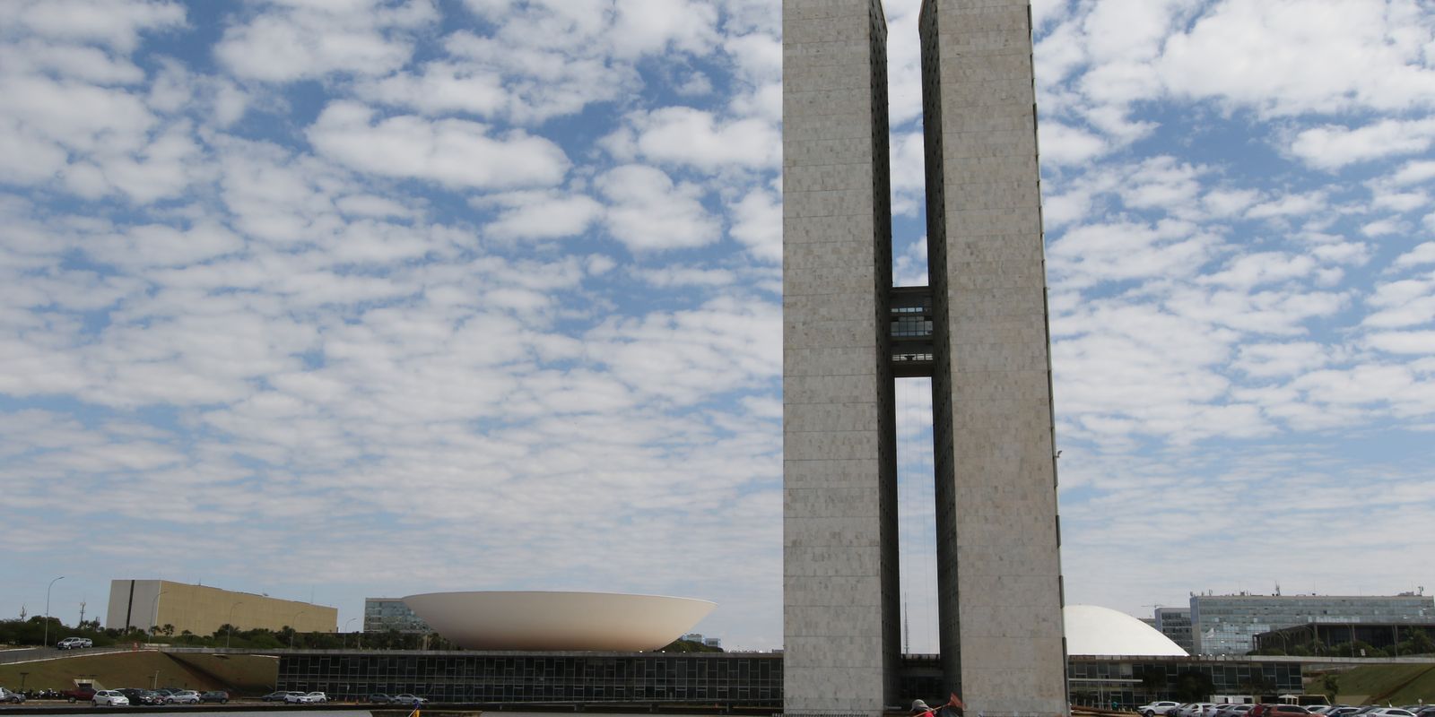 Senado vota PEC que reduz jornada e acaba com escala 6x1