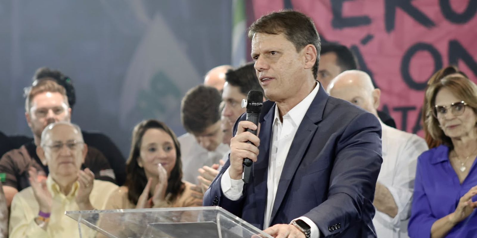 Tarcísio supera Haddad e garante novo mandato em SP no 1º turno